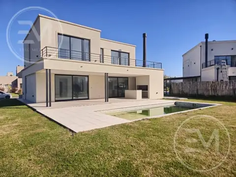 Casa en Venta en Countries y Barrios Cerrados en Esteban Echeverria, USD 320.000