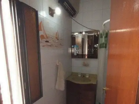 Casa 6 ambientes con 2 baños