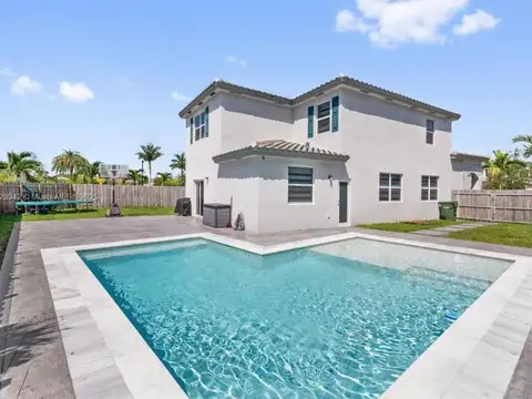 Venta de Casa con amenities estilo resort, 5 dormitorios, Miami-Dade