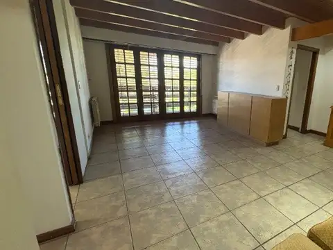 Depto Tipo Casa en Alquiler en Bernardino Rivadavia, USD 600.000
