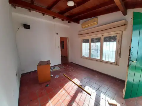 Casa en Alquiler con 3 cocheras