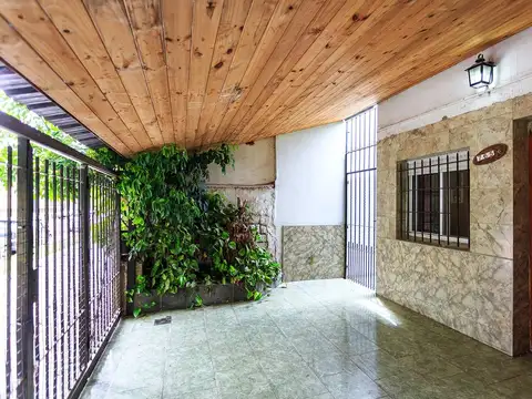 Prando 762 VENTA Casa en amplio terreno