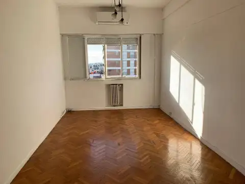 2 Ambientes y Medio – Apto Profesional - Contrafrente – Muy Luminoso