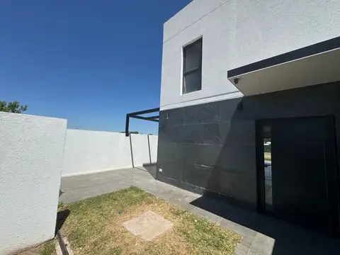 Venta Casa Dos Dormitorios Piscina Funes Norte