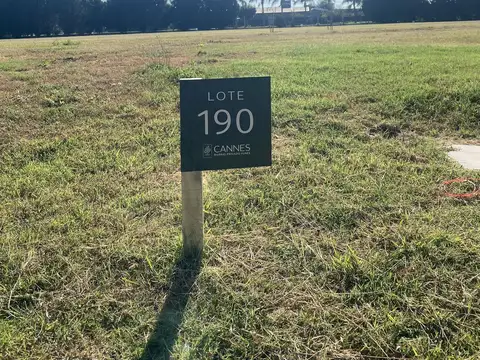 Funes .  Cannes Barrio Privado