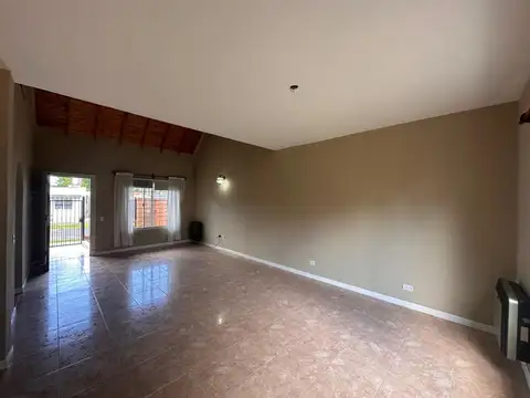 CHALET 3 DORM - LIVING COM - COC COM DRIO - JARDIN