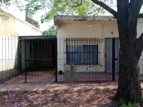 Casa en venta con  2 dormitorios OPORTUNIDAD EN PESOS 