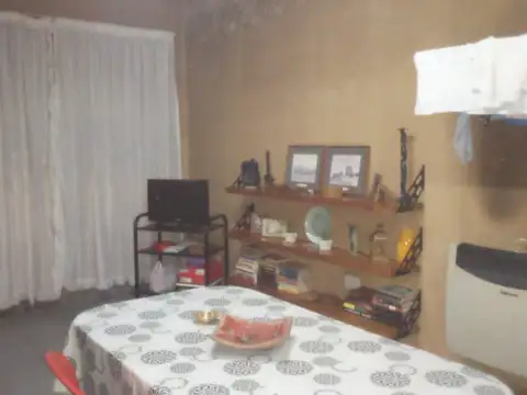 Casa en venta con  2 dormitorios OPORTUNIDAD EN PESOS 