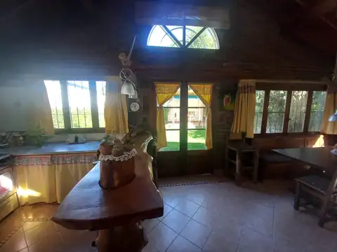 Casa 4 ambientes con 2 baños