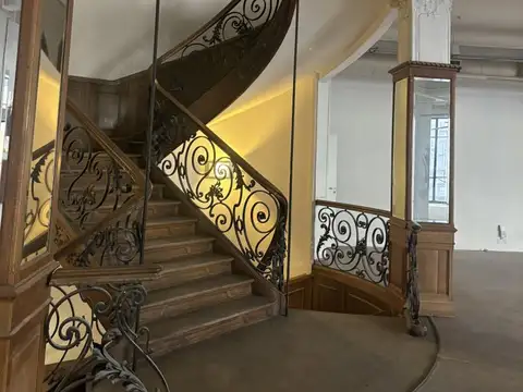 VENTA DE IMPONENTE EDIFICIO - BALVANERA