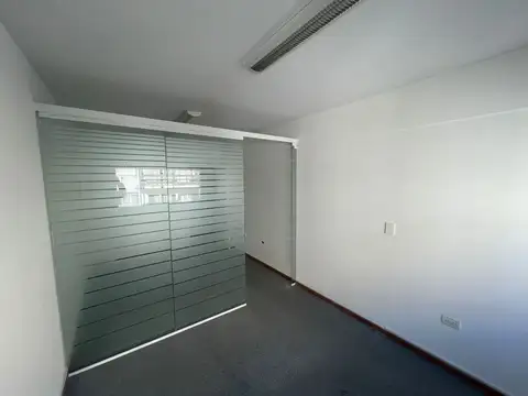 Oficina 4 ambientes con 1 baño
