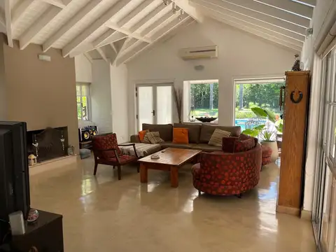 Casa de 3 dormitorios en muy buen estado, super luminosa  