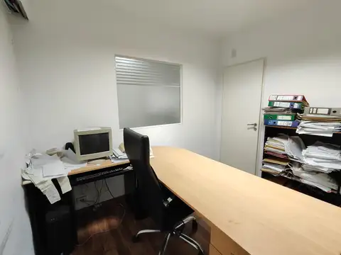 Oficina 4 ambientes con 2 baños