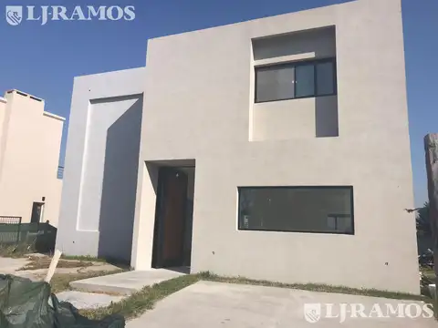 Av de los Lagos El Canton Norte PG Venta casa a la laguna