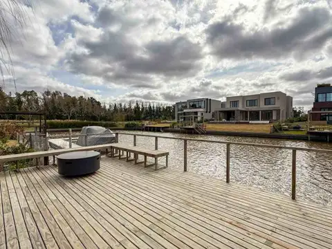 Casa 7 ambientes con 3 baños