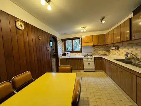 Casa en Alquiler con 1 cochera