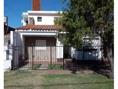 RETASADA. A reciclar. Oportunidad, Casa de 3 dormitorios, Ingeniero Laporte 3666, cochera , pat...