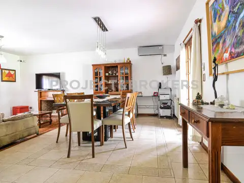 Casa 5 ambientes con 3 baños