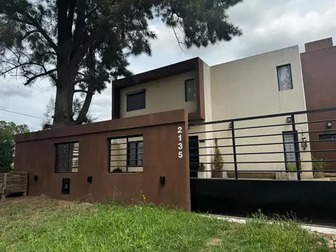 548 entre 619 y 619 Bis