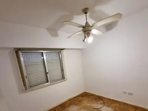 Departamento 4 ambientes al frente  vista panorámica al ciudad y al parque saavedra de fondo.