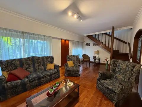 VENTA CASA 4 AMB  JARDIN/COCH AP.CRED.  CASTELAR