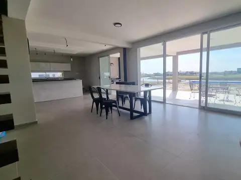 Casa en Venta en Guillermo E Hudson, USD 360.000