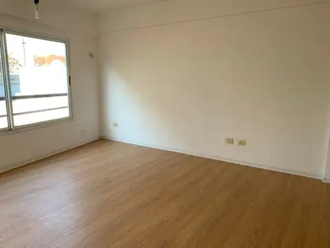 Alquiler  Excelente! Monoambiente Super Luminoso. Inmejorable Ubicación!