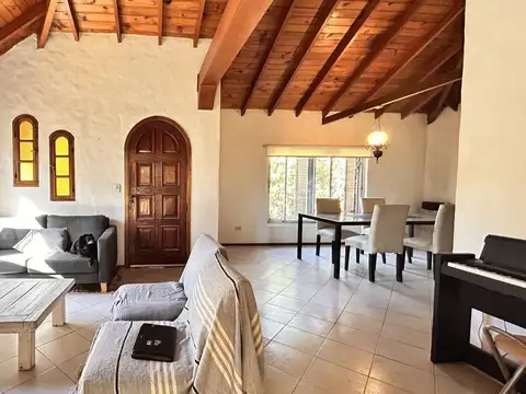 Casa 5 ambientes con 2 baños