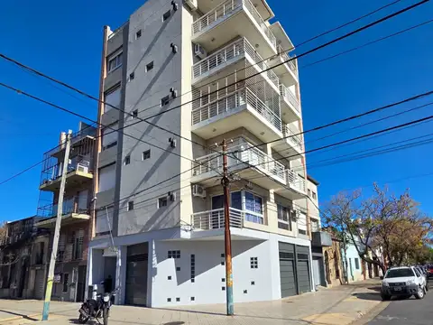 COCHERA EN VENTA EN 1 DE MAYO Y AMENABAR