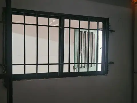 Casa 2 ambientes con 1 baño