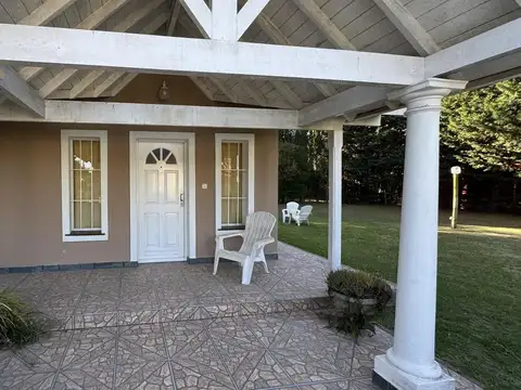 Casa 4 amb. sobre 4 lotes en barrio Las Lomas - Miramar