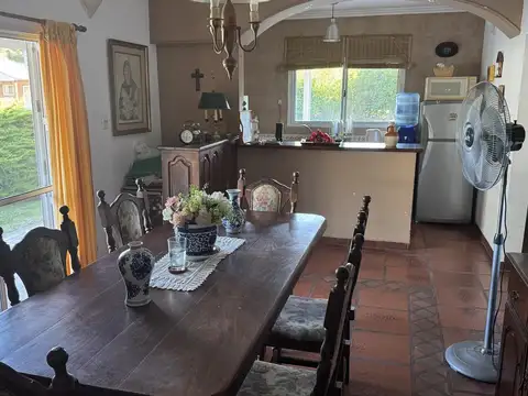 Casa 4 amb. sobre 4 lotes en barrio Las Lomas - Miramar