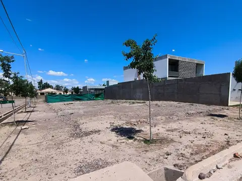 Venta Terreno B° Priv Rincón de Rawson apto Dúplex