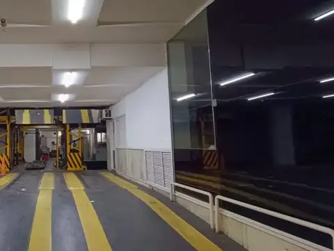 CENTRO COCHERA EN VENTA CON ASENSOR EN PEATONAL