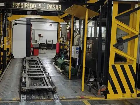 CENTRO COCHERA EN VENTA CON ASENSOR EN PEATONAL