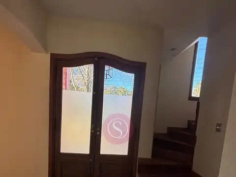 Casa 4 ambientes con 5 baños