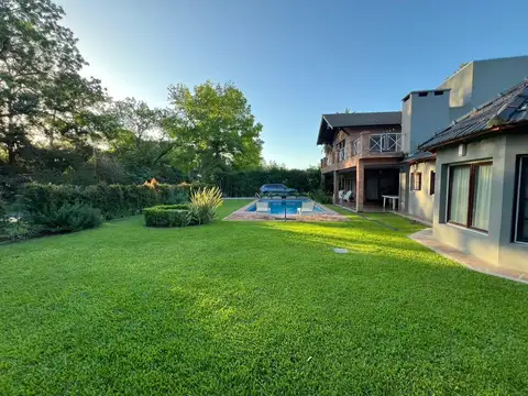 Casa 5 ambientes con 3 baños