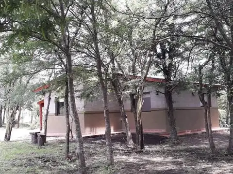 Pública e/  Juan Manuel de Rosas y 20 de Junio