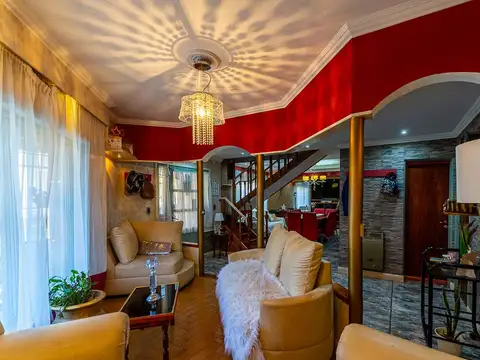 Casa 4 ambientes con 2 baños
