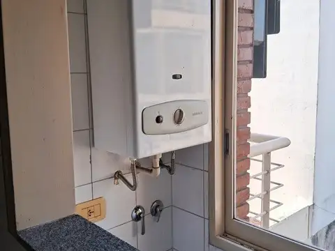 Monoambiente apto profesional con balcón.