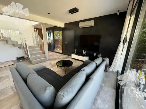 Casa 5 ambientes con 4 baños