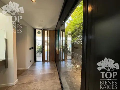 Casa 5 ambientes con 4 baños