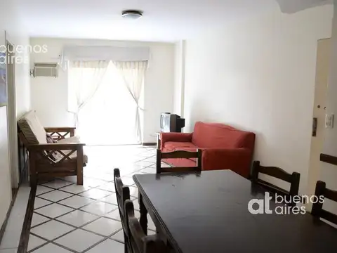 25 de Mayo al 700, entre Av. Córdoba y Viamonte