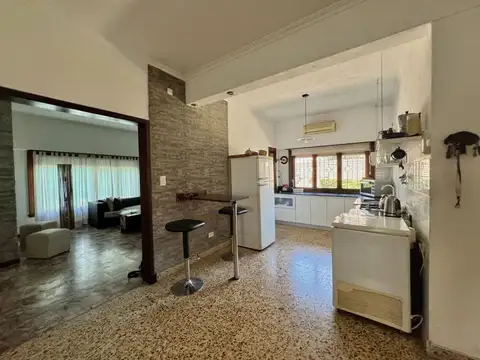 VENTACASA 4 AMBIENTES BERAZATEGUI QUINCHO COCHERA