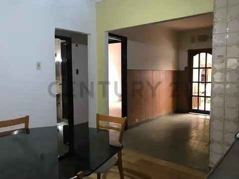 Casa en venta - Calle 65 entre 136 y 137 - Los Hornos