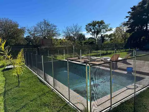 Venta complejo 3 casas con pileta Acantilados