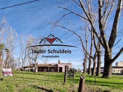 Hermosa quinta, con muy linda arboleda. 