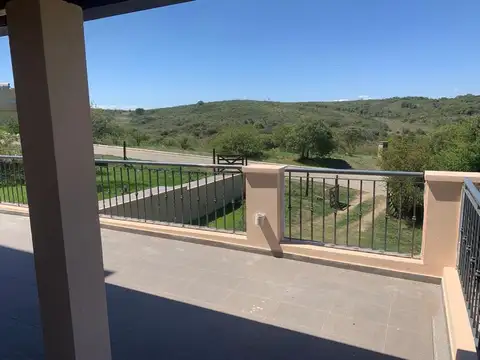 VENTA CASA TIERRA ALTA 3 DORM 3 BAÑOS PILETA