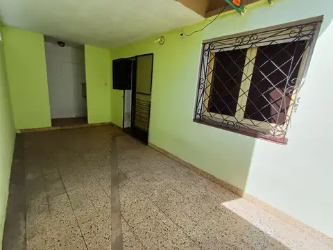 PH 3 ambientes al frente totalmente independiente. 2 Dormitorios. Patio. 76 m2 totales