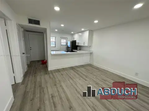 NE 29th Ct 20200, Piso PB